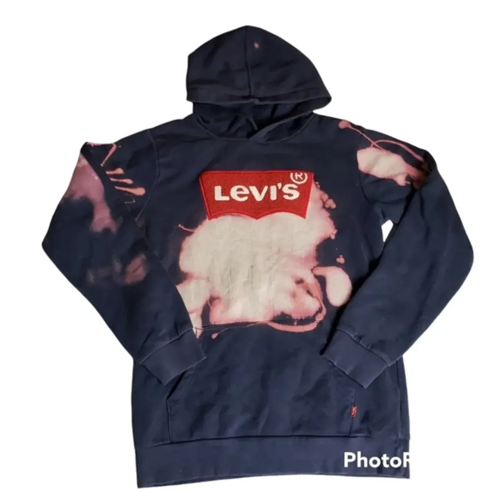 Levi's XL navy blue bleach died pull over hoodie. Raised logo